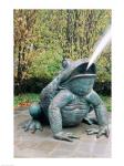 USA, Texas, Dallas, Dallas Arboretum, frog sculpture spitting out water