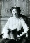 Christabel Pankhurst (1881-1969) reading a copy of 'The Suffragette' c.1905-14 (b/w photo)