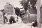 Picturesque street of old Montmartre, Paris, late 19th century. From La Esfera, 1914.