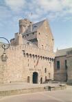 The Grand Donjon, built in 1424 (photo)