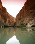 Bluffs above Rio Grande in Big Bend National Park, Texas (photo)