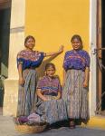 Three Guatemalan ladies (photo)