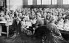 Munitions workers in the canteen, 1918 (b/w photo)