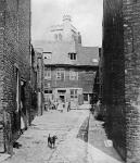 Street scene in Victorian London (b/w photo)