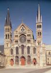 Principal facade of the abbey (photo)