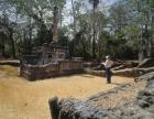 View of a pillar tomb (photo)