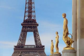 Eiffel Tower and Les Oiseaux Statues | Obraz na stenu