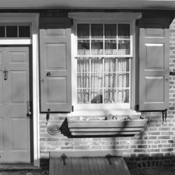 Red Door, Red Shutters (b/w) | Obraz na stenu