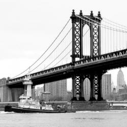 Manhattan Bridge with Tug Boat (b/w) | Obraz na stenu