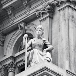 City Hall Sculpture (woman) (b/w) | Obraz na stenu