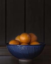 Ten Oranges in a Blue Bowl lo key | Obraz na stenu