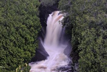 Lake Superior Waterfall Between Trees | Obraz na stenu