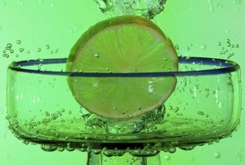 Margarita Glass And Lemon Splash | Obraz na stenu