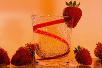 Strawberries And Red Swirl Glass | Obraz na stenu