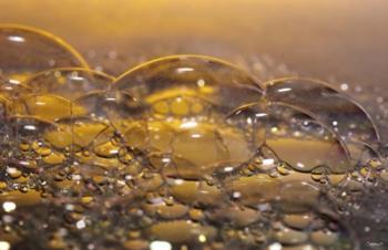 Water Bubbles Reflecting Yellow | Obraz na stenu