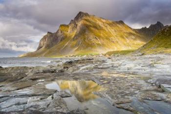 Beneath the Mountain | Obraz na stenu