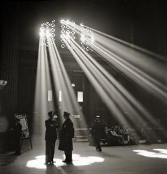 Police in Waiting Room of the Union Station, Chicago | Obraz na stenu