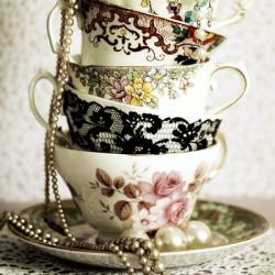 Antique Cups and Saucers with Pearls 1 | Obraz na stenu