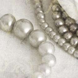 Antique Pearls 2 | Obraz na stenu