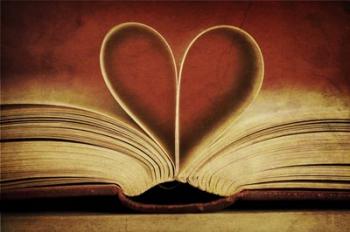 Book Pages in Heart Shape | Obraz na stenu