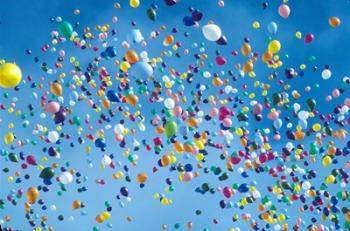 Holiday balloons drifting into the sky | Obraz na stenu