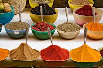 Bowls with Colorful Spices at Bazaar, Luxor, Egypt | Obraz na stenu