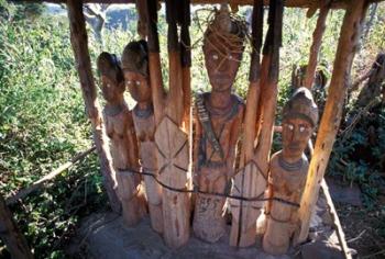 Statue Honoring Fallen Heroes, Konso Waka, Omo River Region, Ethiopia | Obraz na stenu