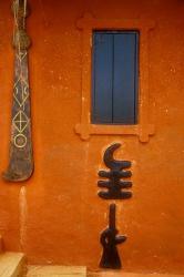 Adinkra Symbols on Shrine to Nana Yaa Asantewaa, Ejisu, Ghana | Obraz na stenu
