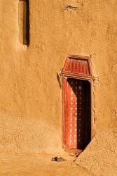 Shoes outside side door into the Mosque at Djenne, Mali, West Africa | Obraz na stenu