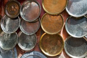 Brass plates for sale in the Souk, Marrakech (Marrakesh), Morocco, North Africa | Obraz na stenu