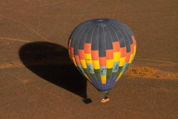 Hot air balloon over Namib Desert, near Sesriem, Namibia, Africa. | Obraz na stenu