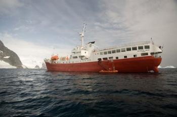Expedition ship and zodiac, Pleneau Island, Antarctica | Obraz na stenu
