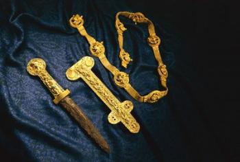 Dagger, Sheath and Belt of Warrior, Gold Artifacts From Tillya Tepe Find, Six Tombs of Bactrian Nomads | Obraz na stenu