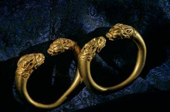 Horned Lion Head Bracelets, Gold Artifacts From Tillya Tepe Find, Six Tombs of Bactrian Nomads | Obraz na stenu