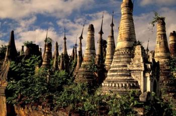 Ancient Ruins of Indein Stupa Complex, Myanmar | Obraz na stenu