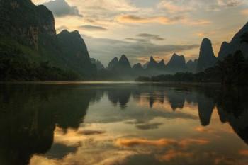 Li River and karst peaks at sunrise, Guilin, China | Obraz na stenu