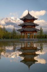 Pagoda in pond, Valley of Jade Dragon Snow Mountain | Obraz na stenu