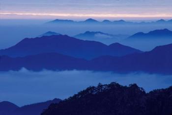 Mt Huangshan (Yellow Mountain) in Mist, China | Obraz na stenu