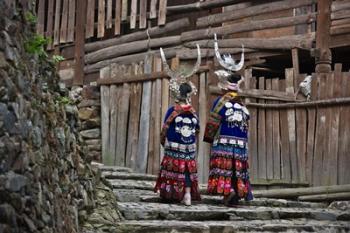 Langde Miao girls in traditional costume in the village, Kaili, Guizhou, China | Obraz na stenu