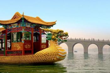 The Summer Palace, a traditional Dragon Boat passes the Seventeen Arch Bridge, Kunming lake, Beijing, China | Obraz na stenu