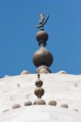 Agra, India, Taj Mahal, Crescent Moons on the domes of the Mausoleum | Obraz na stenu
