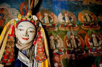 Religious statue infront of Buddha mural at Shey Palace, Ladakh, India | Obraz na stenu