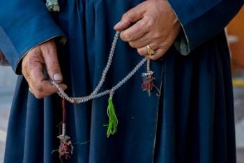 Woman's hands holding prayer beads, Ladakh, India | Obraz na stenu