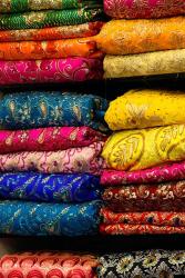 Colorful Sari Shop in Old Delhi market, Delhi, India | Obraz na stenu