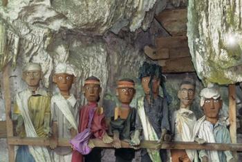 Tau Tau, Effigies of Departed Nobles, Cave Tombs at Tampangallo Village,  Tana Toraja, Sulawesi, Indonesia | Obraz na stenu