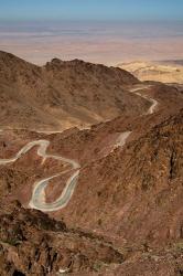 Jordan, Winding highway from Wadi Musa to Wadi Araba | Obraz na stenu