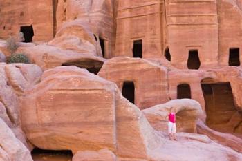 Tourist with Uneishu Tomb, Petra, Jordan | Obraz na stenu