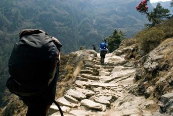 Trekkers on the trail towards Namche Bazaar, Khumbu, Nepal | Obraz na stenu