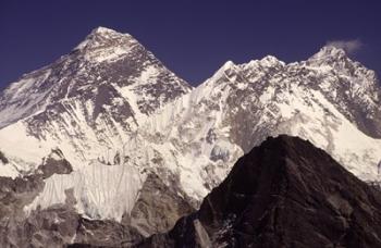 Mt. Everest seen from Gokyo Valley, Sagarnatha National Park, Nepal. | Obraz na stenu