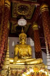Bronze cast seated Buddha covered in gold, Wat Na Phramane, Ayuthaya, Thailand | Obraz na stenu